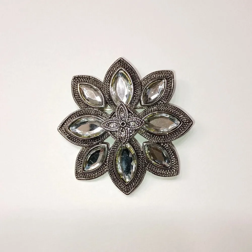Silver Tone Petal Brooch Princess Cut Clear Gemstones Pin Art Deco Vintage - Picture 7 of 7
